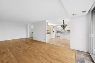 2 S Atrium Wy, Elmhurst, IL 60126 - Photo 5