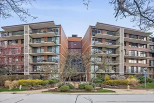 2 S Atrium Wy, Elmhurst, IL 60126 - Photo 1