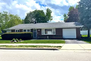 903 Erie St, Elgin, IL 60123 - Photo 1