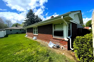 903 Erie St, Elgin, IL 60123 - Photo 19