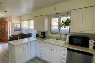 903 Erie St, Elgin, IL 60123 - Photo 5