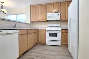 157 W Aldridge Ln, Round Lake, IL 60073 - Photo 9