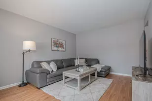 29W440 Candlewood Ln, Warrenville, IL 60555 - Photo 7
