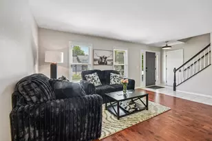 335 Farmhill Cir, Wauconda, IL 60084 - Photo 9