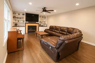 2711 Old Oak Dr, McHenry, IL 60050 - Photo 9