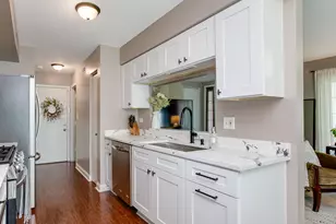 271 Butternut Ln, Streamwood, IL 60107 - Photo 7