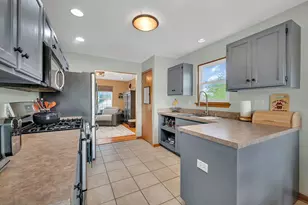 402 Savoy Dr, Shorewood, IL 60404 - Photo 7