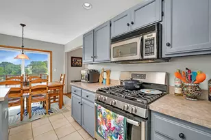 402 Savoy Dr, Shorewood, IL 60404 - Photo 9