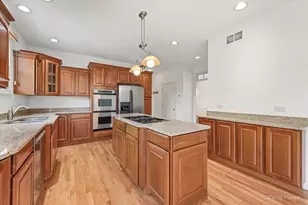 8120 Gage Ln, Cary, IL 60013 - Photo 9