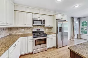 1040 Forest Hill Rd, Lake Forest, IL 60045 - Photo 11