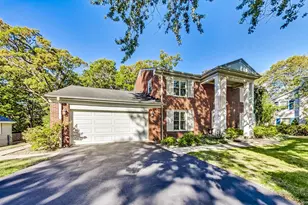 1040 Forest Hill Rd, Lake Forest, IL 60045 - Photo 1