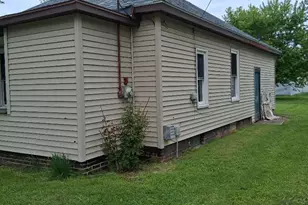 909 Cable St, Streator, IL 61364 - Photo 3
