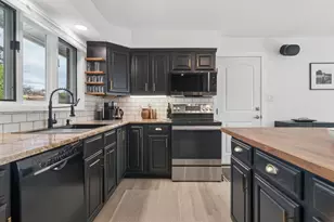 2305 N Williamsburg St, Arlington Heights, IL 60004 - Photo 7