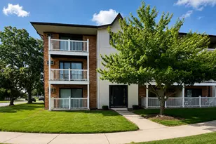 301 Gregory St, Aurora, IL 60504 - Photo 1