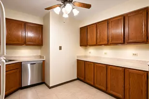 301 Gregory St, Aurora, IL 60504 - Photo 5