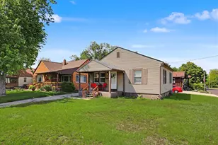 1521 Fisher St, Pekin, IL 61554 - Photo 3