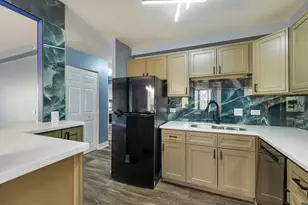 1840 Huntington Blvd, Hoffman Estates, IL 60169 - Photo 9