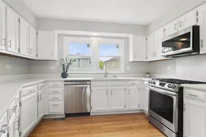 4255 Oak Knoll Lane, Hoffman Estates, IL 60192 - Photo 9