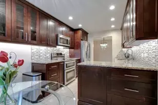 1022 Boxwood Ct, Wheeling, IL 60090 - Photo 7