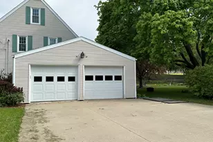 253 Park Crest Dr, Freeport, IL 61032 - Photo 49