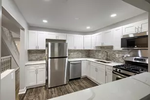 7640 Cork Ave, Justice, IL 60458 - Photo 11