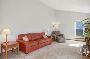 7 E Dahlia Ln, Round Lake Beach, IL 60073 - Photo 17