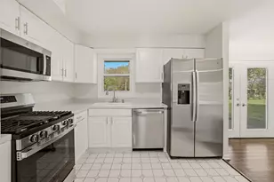 152 Skyline Dr, Carpentersville, IL 60110 - Photo 11