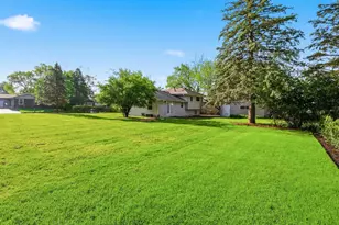 152 Skyline Dr, Carpentersville, IL 60110 - Photo 25