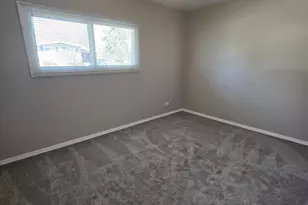 63 W Manchester Dr, Wheeling, IL 60090 - Photo 5