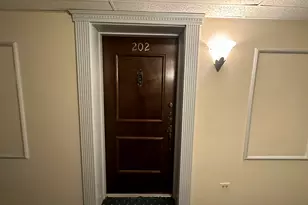 500 Redondo Dr, Downers Grove, IL 60516 - Photo 7