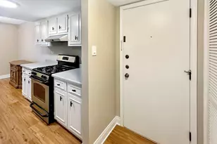 500 Redondo Dr, Downers Grove, IL 60516 - Photo 9