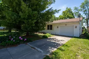 508 N Pearl St, Forrest, IL 61741 - Photo 3