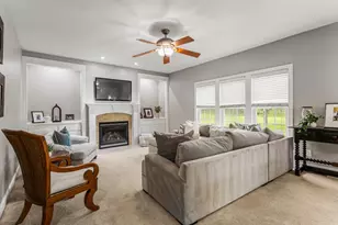 1308 Woodberry Dr, Mahomet, IL 61853 - Photo 9