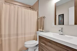 5719 W Dakin St, Chicago, IL 60634 - Photo 15