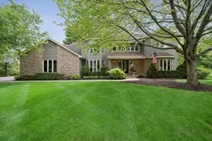 2 Fenview Ct, Oakwood Hills, IL 60013 - Photo 1