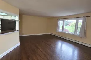1105 Holiday Ln, Des Plaines, IL 60016 - Photo 3