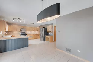 1432 Northfield Meadows Blvd, Bourbonnais, IL 60914 - Photo 5