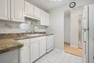 940 E Old Willow Rd, Prospect Heights, IL 60070 - Photo 7