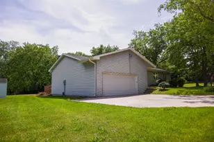 1207 W Dianne Ln, Mahomet, IL 61853 - Photo 29