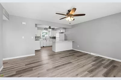 1022 W 13th Street, Davenport, IA 52804 - Photo 7
