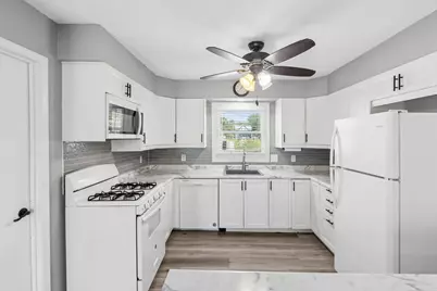 1022 W 13th Street, Davenport, IA 52804 - Photo 9