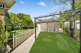 3816 Howard St, Skokie, IL 60076 - Photo 29