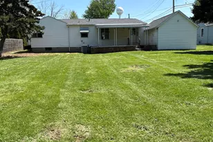 109 N 3rd St, Hartsburg, IL 62643 - Photo 5