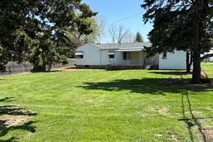 109 N 3rd St, Hartsburg, IL 62643 - Photo 7