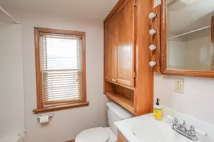 205 W 6th St, Aroma Park, IL 60910 - Photo 27