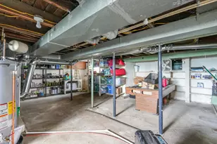 205 W 6th St, Aroma Park, IL 60910 - Photo 29