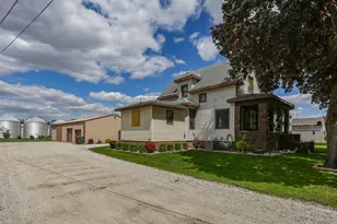 205 W 6th St, Aroma Park, IL 60910 - Photo 5