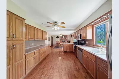 2711 Royal Oaks Drive, Freeport, IL 61032 - Photo 7