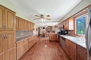 2711 Royal Oaks Dr, Freeport, IL 61032 - Photo 7