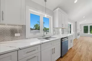 8011 S Oconto Ave, Bridgeview, IL 60455 - Photo 11
